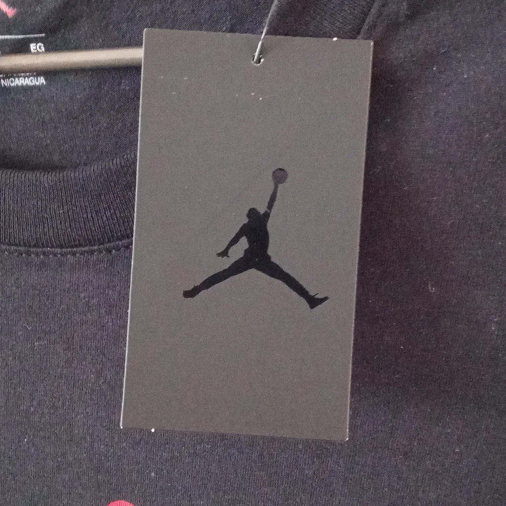 BRAND NEW AIR JORDAN ACTIVE TEE